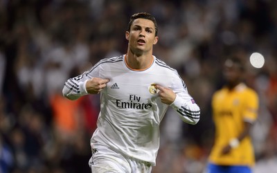 熊猫体育热评-佐默手抛球助攻队友破门