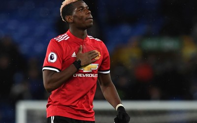 熊猫体育-加维带球突破吸引四人包夹