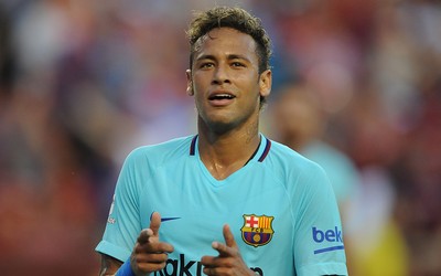 熊猫体育动态-格罗斯头球解围化险为夷